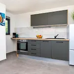With Parking Space - 23020 Makarska