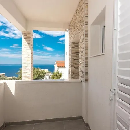 Lägenhet With Parking Space - 23020 *