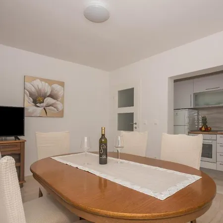 With Parking Space - 23020 Makarska
