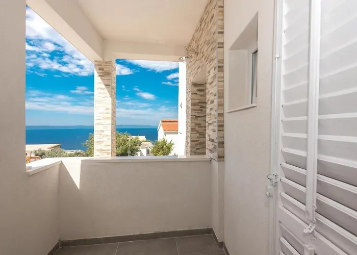 Apartment With Parking Space - 23020 Makarska