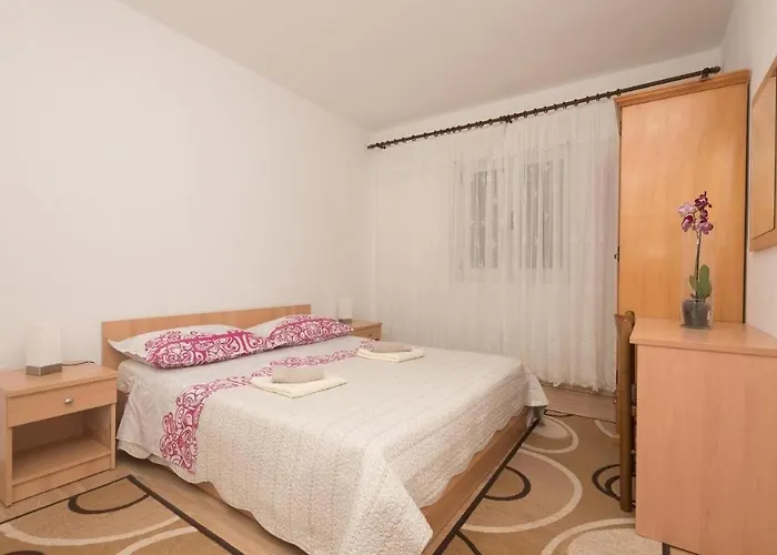 Apartment With Parking Space - 23020 Makarska