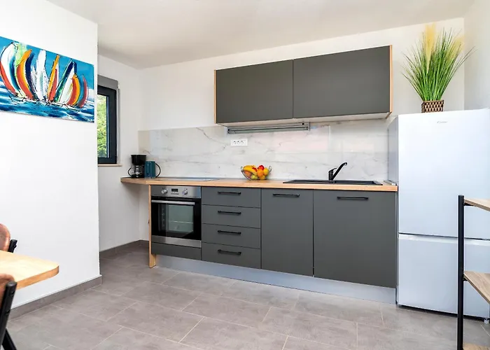 With Parking Space - 23020 Makarska