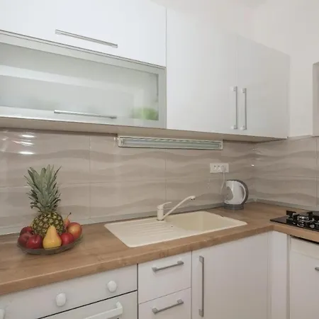 With Parking Space - 23020 Makarska