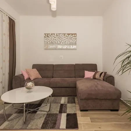 Apartman With Parking Space - 23020