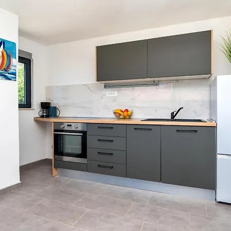 With Parking Space - 23020 Makarska